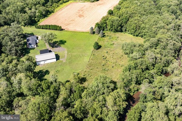 1104 BUCKS RD, Perkasie, PA 18944