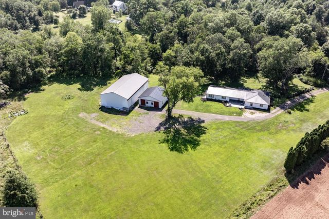 1104 BUCKS RD, Perkasie, PA 18944