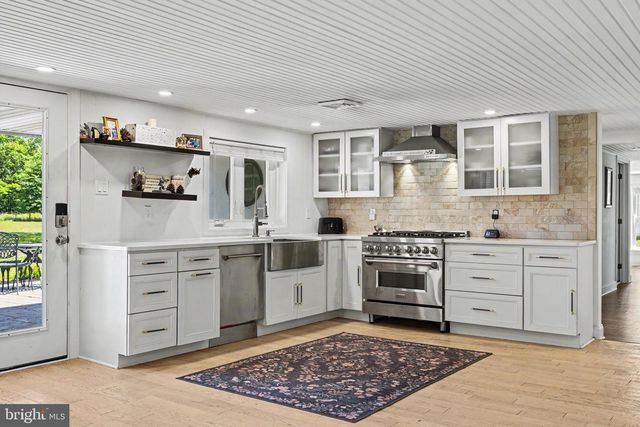 1104 BUCKS RD, Perkasie, PA 18944