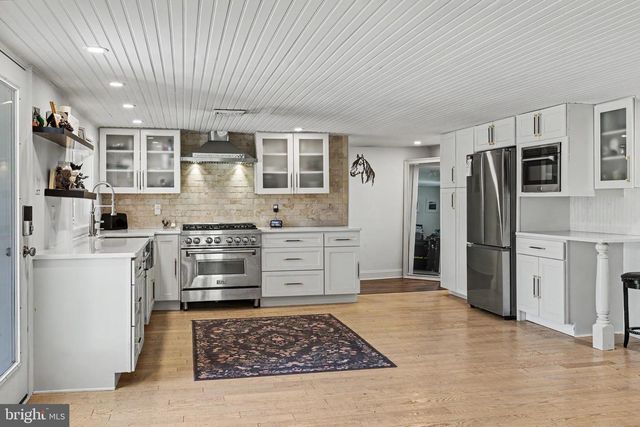 1104 BUCKS RD, Perkasie, PA 18944