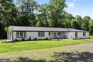 1104 BUCKS RD, Perkasie, PA 18944
