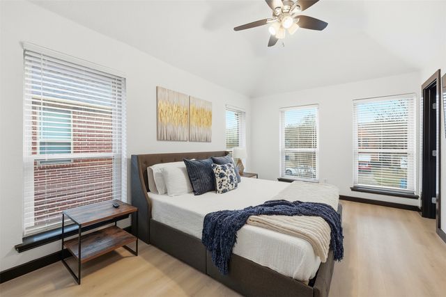 1214 W Hudgins, Grapevine, TX 76051