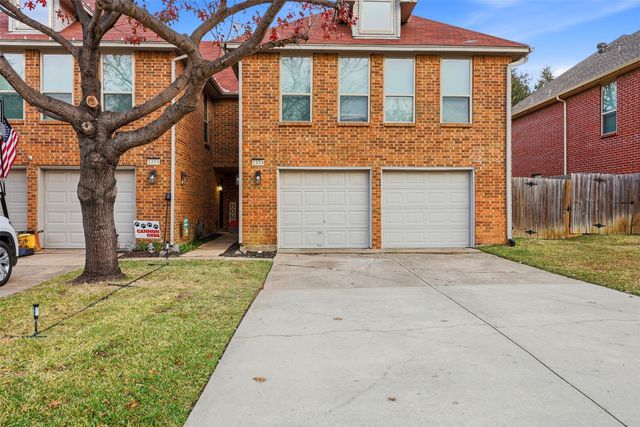 1214 W Hudgins, Grapevine, TX 76051