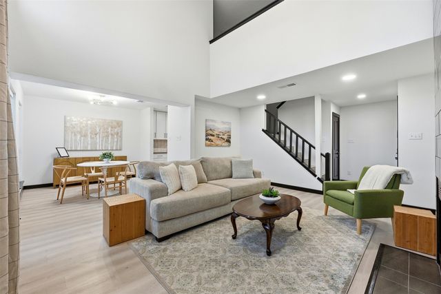 1214 W Hudgins, Grapevine, TX 76051