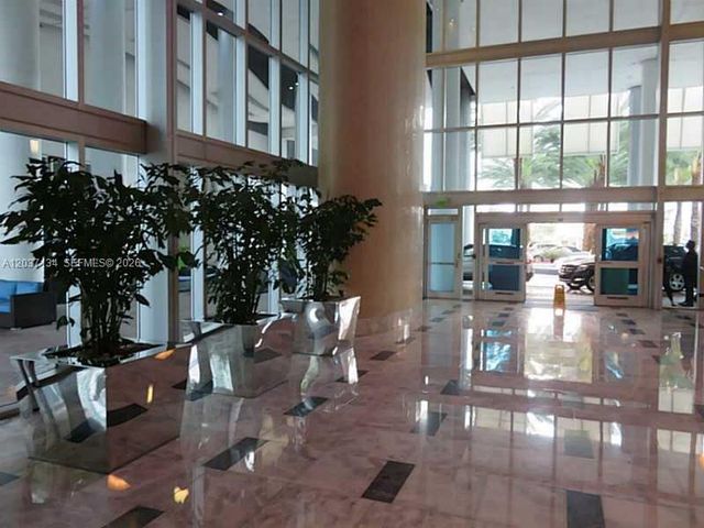185 SW 7th Street 3500, Miami, FL 33130