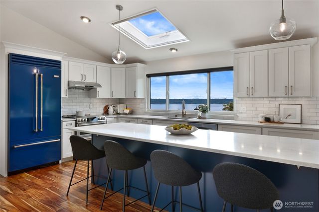10960 39th Avenue SW, Seattle, WA 98146