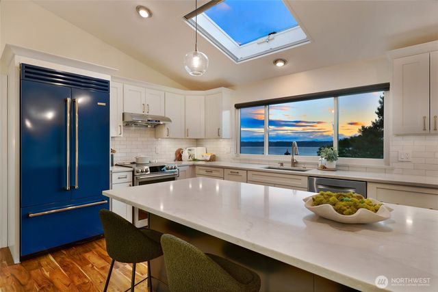 10960 39th Avenue SW, Seattle, WA 98146