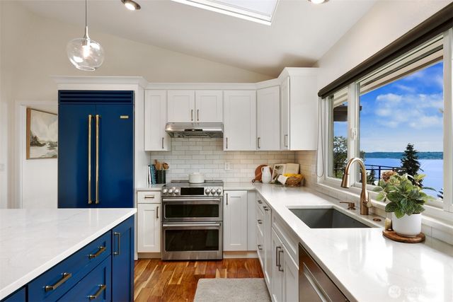 10960 39th Avenue SW, Seattle, WA 98146