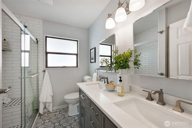 10960 39th Avenue SW, Seattle, WA 98146