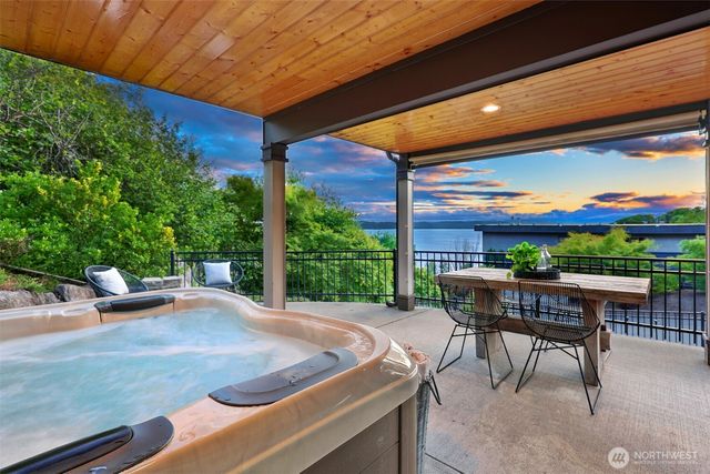 10960 39th Avenue SW, Seattle, WA 98146