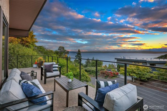 10960 39th Avenue SW, Seattle, WA 98146