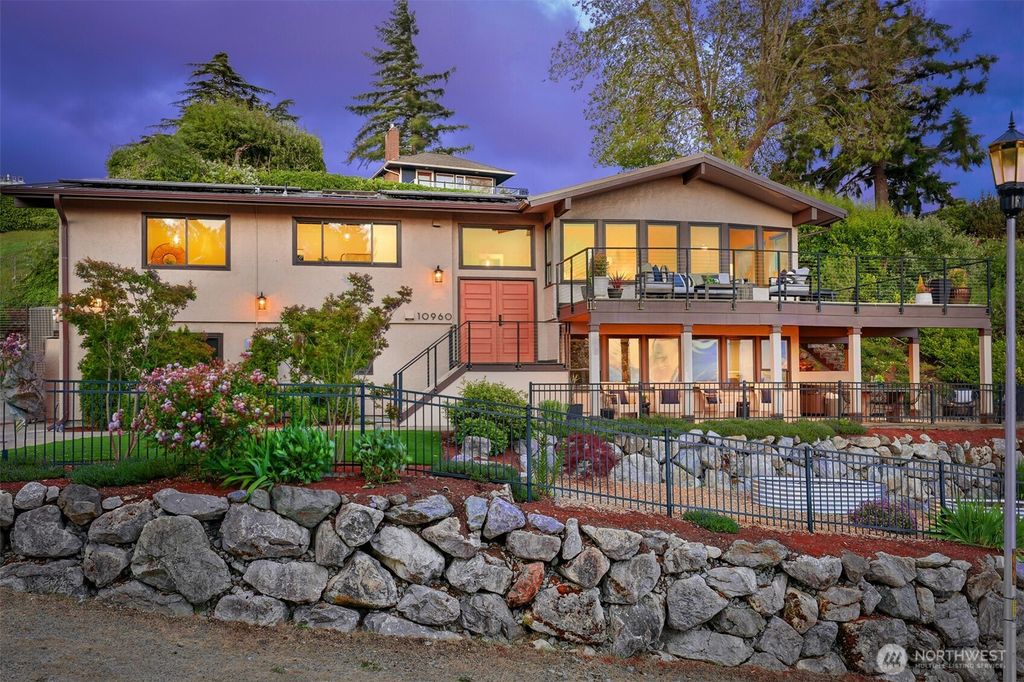 10960 39th Avenue SW, Seattle, WA 98146