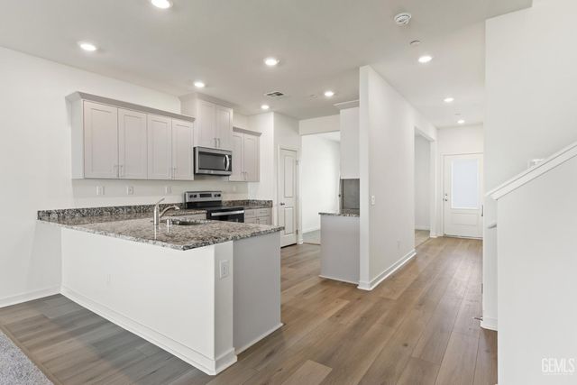 8003 Blueberry Avenue, Bakersfield, CA 93313