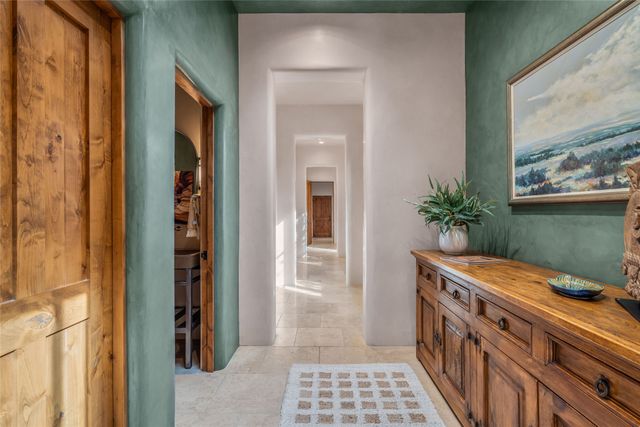 12 E Golden Eagle, Santa Fe, NM 87506