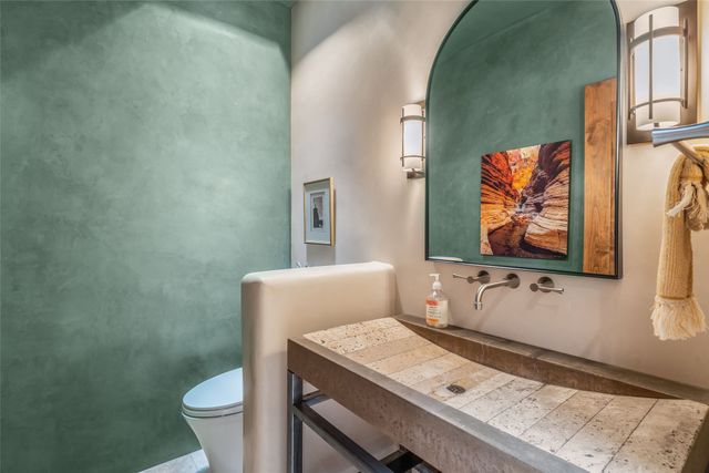 12 E Golden Eagle, Santa Fe, NM 87506