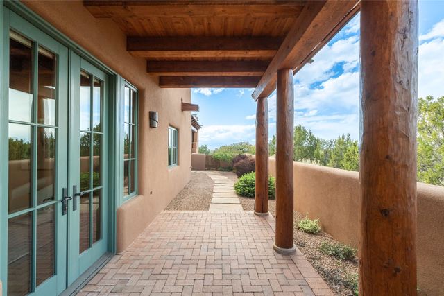 12 E Golden Eagle, Santa Fe, NM 87506