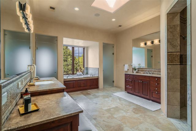 12 E Golden Eagle, Santa Fe, NM 87506