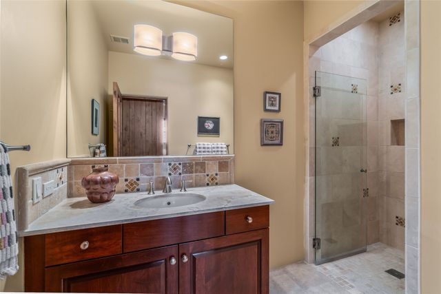 12 E Golden Eagle, Santa Fe, NM 87506