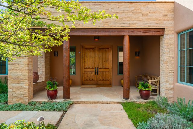 12 E Golden Eagle, Santa Fe, NM 87506