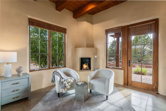 12 E Golden Eagle, Santa Fe, NM 87506
