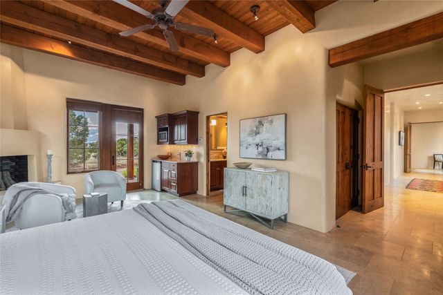 12 E Golden Eagle, Santa Fe, NM 87506