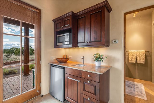 12 E Golden Eagle, Santa Fe, NM 87506