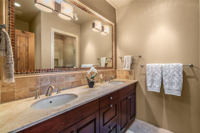 12 E Golden Eagle, Santa Fe, NM 87506