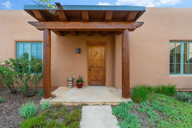 12 E Golden Eagle, Santa Fe, NM 87506