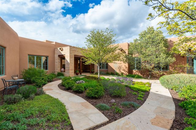 12 E Golden Eagle, Santa Fe, NM 87506