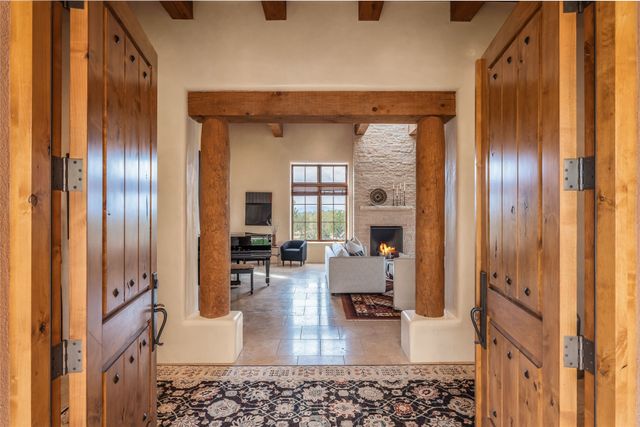 12 E Golden Eagle, Santa Fe, NM 87506