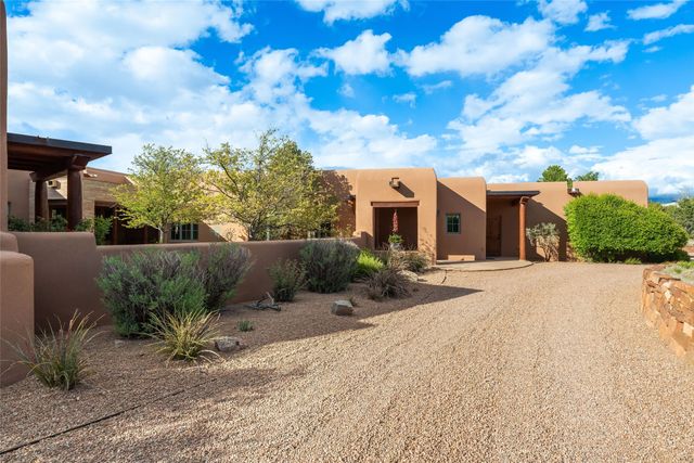12 E Golden Eagle, Santa Fe, NM 87506