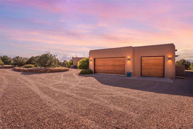 12 E Golden Eagle, Santa Fe, NM 87506