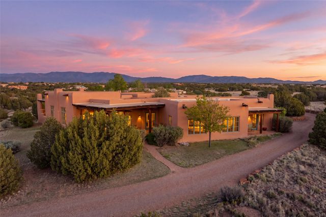 12 E Golden Eagle, Santa Fe, NM 87506