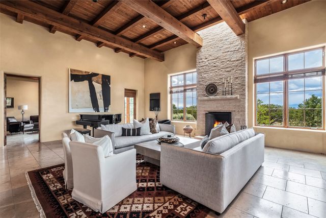 12 E Golden Eagle, Santa Fe, NM 87506
