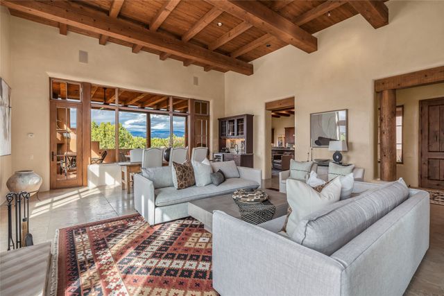 12 E Golden Eagle, Santa Fe, NM 87506