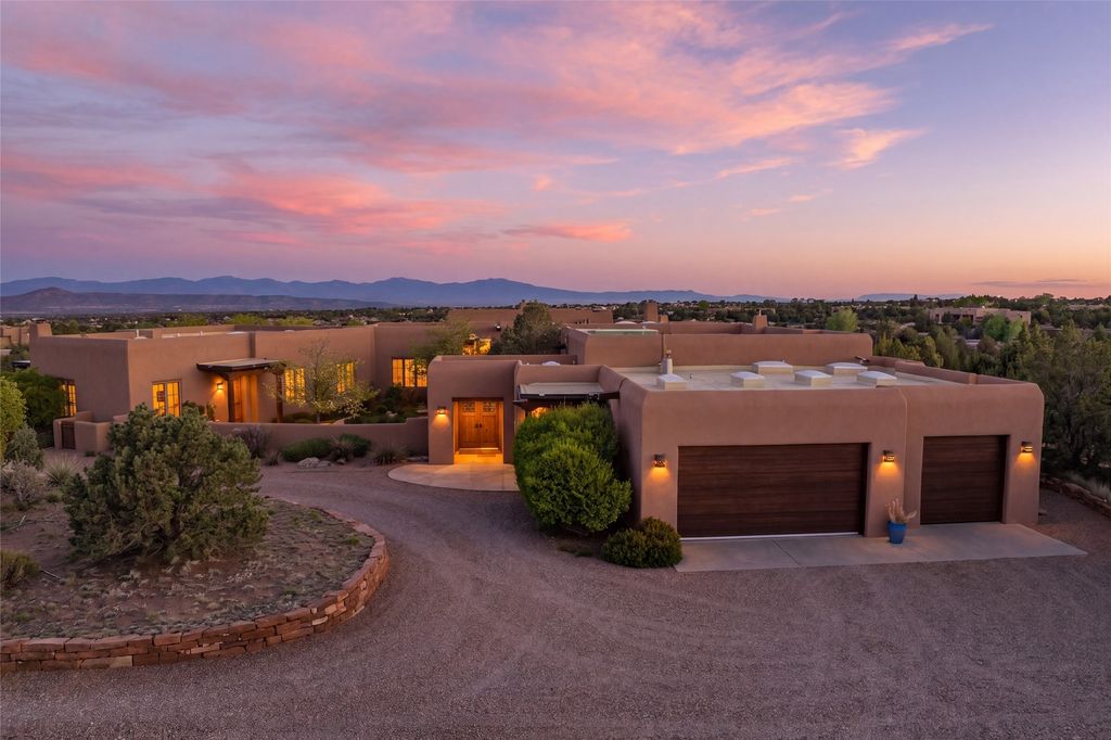 12 E Golden Eagle, Santa Fe, NM 87506