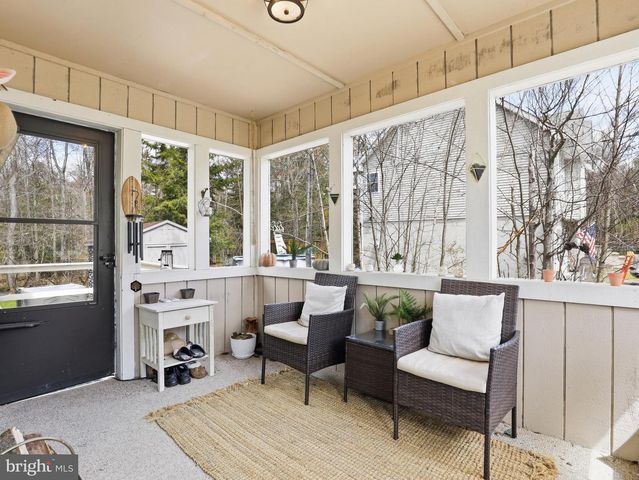61 FLORAL DR, Gouldsboro, PA 18424