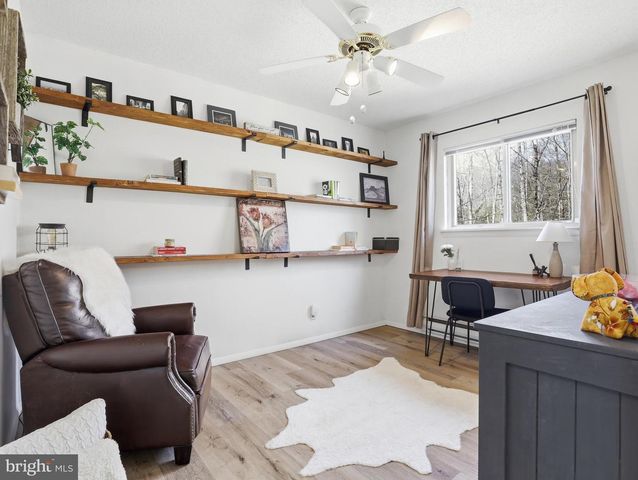 61 FLORAL DR, Gouldsboro, PA 18424