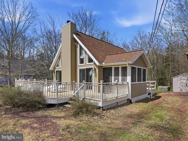 61 FLORAL DR, Gouldsboro, PA 18424