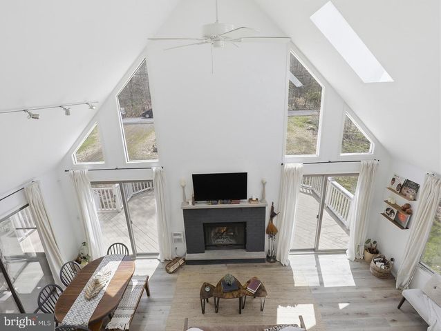 61 FLORAL DR, Gouldsboro, PA 18424