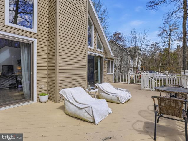 61 FLORAL DR, Gouldsboro, PA 18424