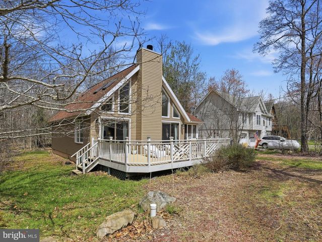 61 FLORAL DR, Gouldsboro, PA 18424