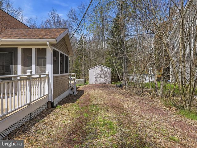 61 FLORAL DR, Gouldsboro, PA 18424