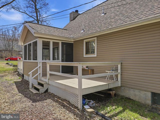 61 FLORAL DR, Gouldsboro, PA 18424