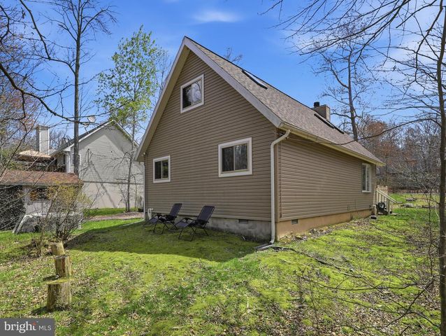 61 FLORAL DR, Gouldsboro, PA 18424