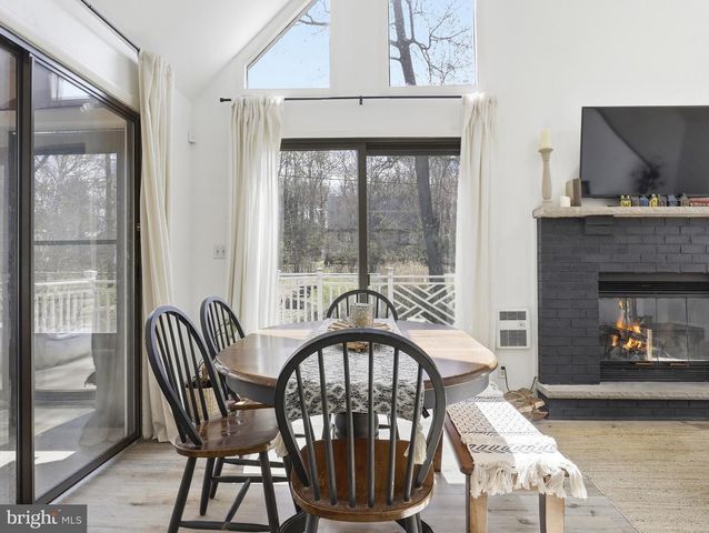 61 FLORAL DR, Gouldsboro, PA 18424