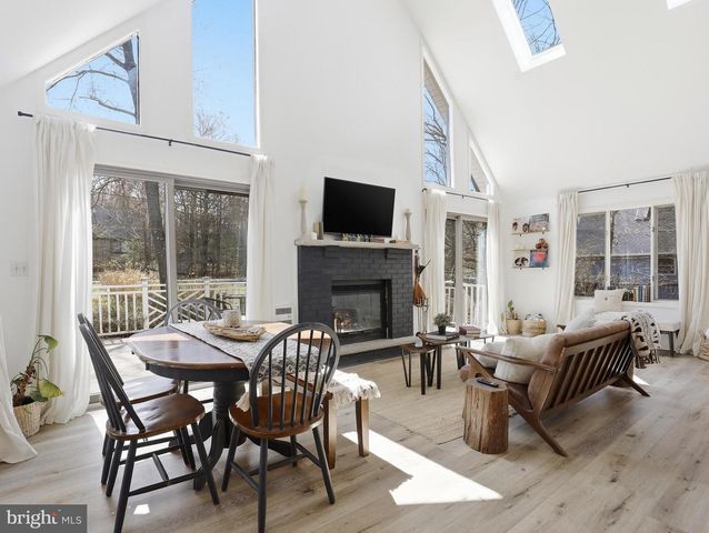 61 FLORAL DR, Gouldsboro, PA 18424