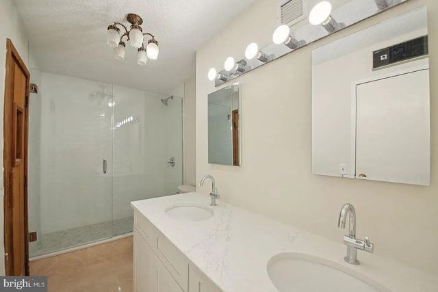 2138 HARMON COVE TOWER #2138, Secaucus, NJ 07094