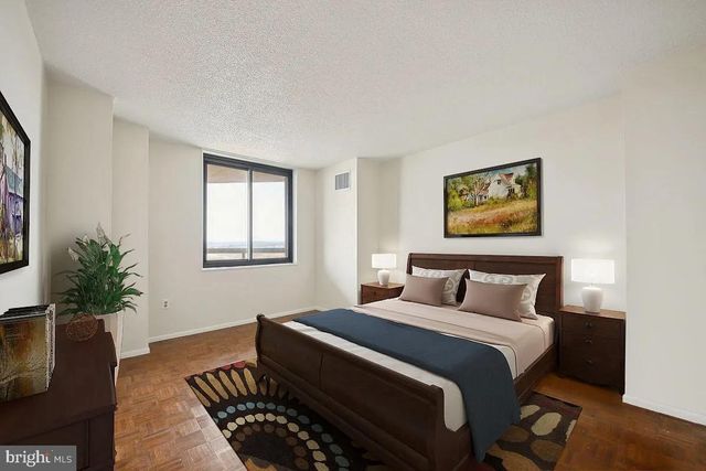 2138 HARMON COVE TOWER #2138, Secaucus, NJ 07094