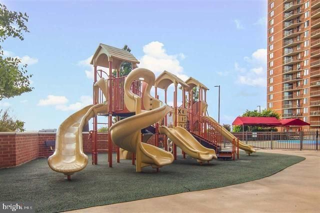 2138 HARMON COVE TOWER #2138, Secaucus, NJ 07094